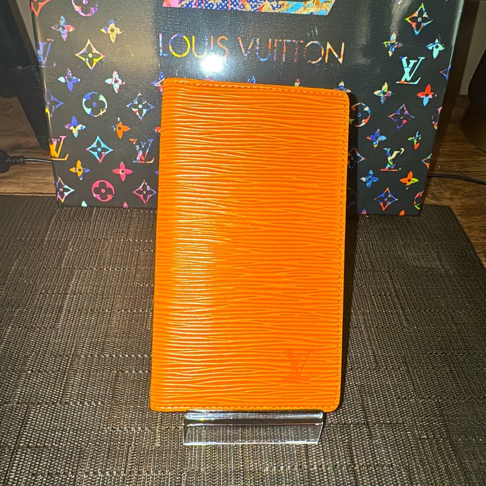 PRISTINE LV Epi Long Bifold Checkbook/Card Wallet - Gorgeous Tangerine Color 🍊